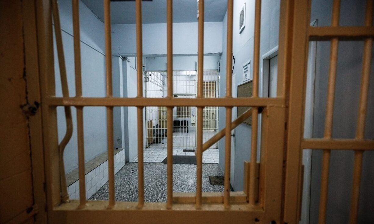 Συνελήφθη 31χρονος στις φυλακές – Εκβίαζε συγκρατουμένό του 