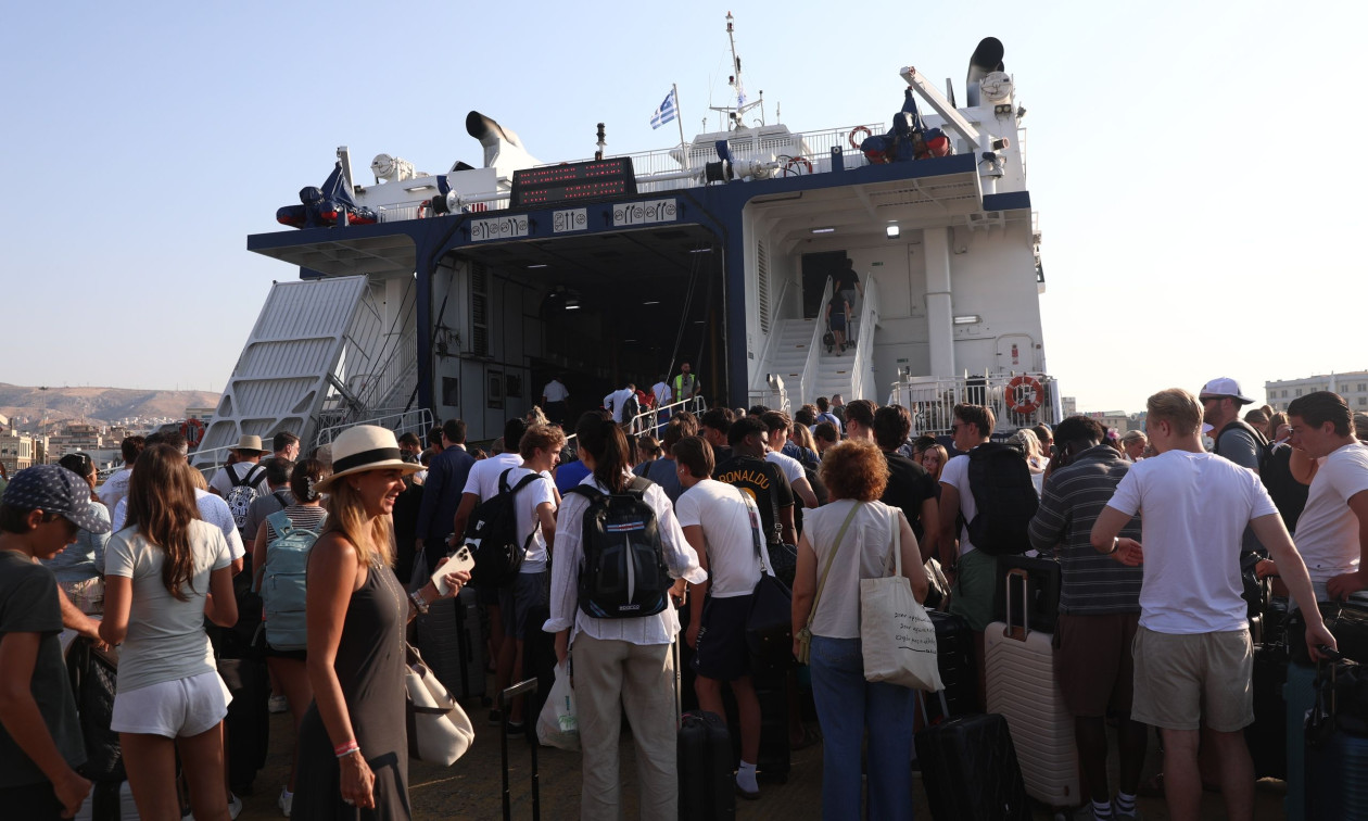 Επιστρέφουν στην Αθήνα οι αδειούχοι – Αυξημένη η κίνηση στα λιμάνια