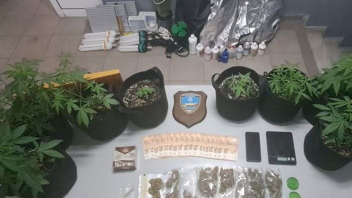 Καβάλα: Συνελήφθη από το Λιμενικό 56χρονος – Όπλα και ναρκωτικά βρέθηκαν σπίτι του