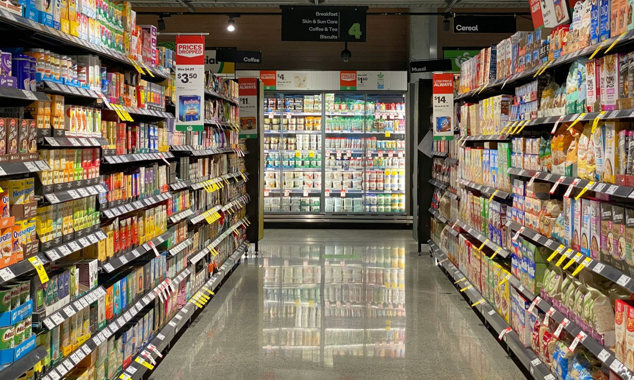 Σούπερ μάρκετ: Έως 30% οι μειώσεις στις τιμές από αύριο – Ποια προϊόντα αφορά το μέτρο