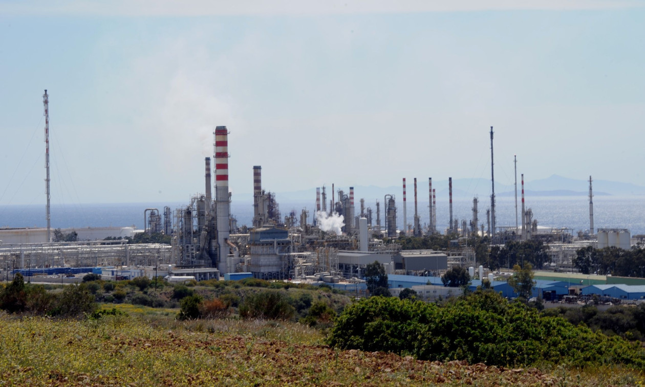 Στα ύψη ξανά το πετρέλαιο μετά την επίθεση των ΗΠΑ στο νησί Λαράκ του Ιράν