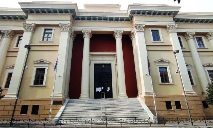 Πάτρα: Στον Ανακριτή ο 49χρονος καθηγητής – Βαριές κατηγορίες μετά την καταγγελία πρώην μαθήτριας