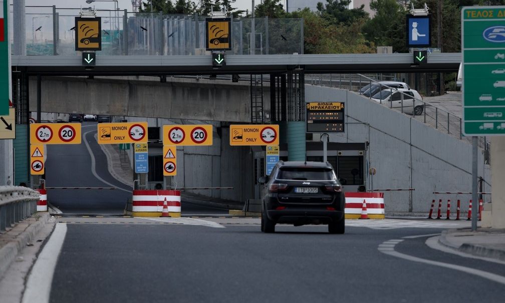 Συνελήφη 90χρονος που οδηγούσε ανάποδα στην Αττική Οδό- Είχε λήξει η άδεια απο το 2018 