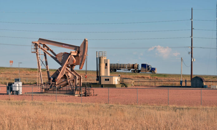 1760377-oil-crude-48.jpg