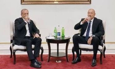 Όταν «σπάει» το πρωτόκολλο: Το τετ-α-τετ Αλίγιεφ και Πεζεσκιάν στη Σύνοδο του Μπισκέκ