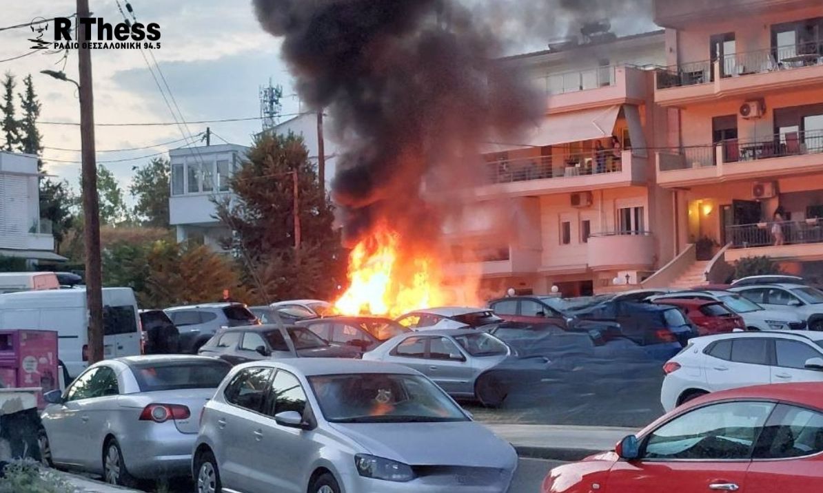 Θεσσαλονίκη: Φωτιά σε τρία σταθμευμένα οχήματα στην περιοχή της Πυλαίας – Βίντεο