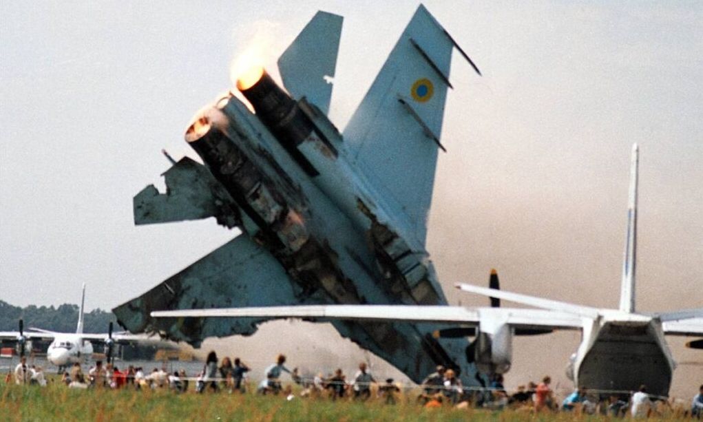 Ουκρανία: Όταν ένα Su-27 έπεσε πάνω στο πλήθος σε αεροπορική επίδειξη – 77 νεκροί και 543 τραυματίες
