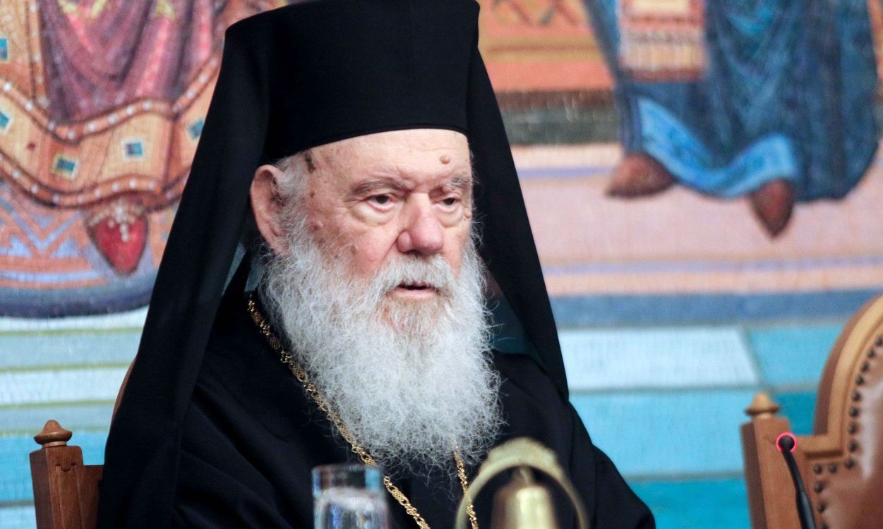 Τανάγρα: Τρισάγιο από τον Αρχιεπίσκοπο Ιερώνυμο – «Δεν υπάρχουν λόγια μπροστά σε έναν τέτοιο πόνο»