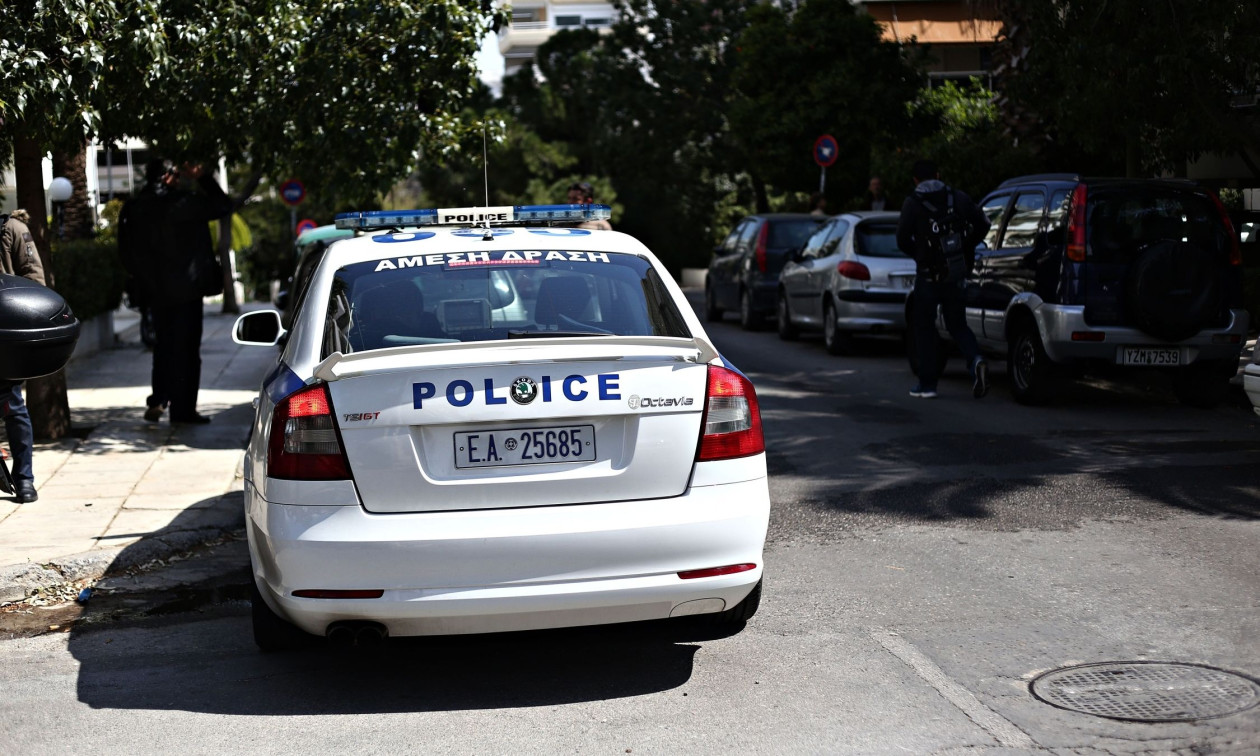 Συναγερμός στη Θεσσαλονίκη για άνδρα που κυκλοφορούσε με μαχαίρι στην πλατεία Επταλόφου
