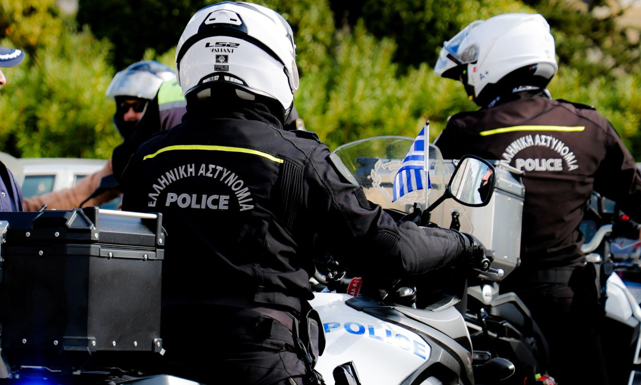 Κρήτη: Στιγμές αγωνίας στην γέφυρα του Αποσελέμη – Αστυνομικός απέτρεψε πιθανή τραγωδία με 25χρονο