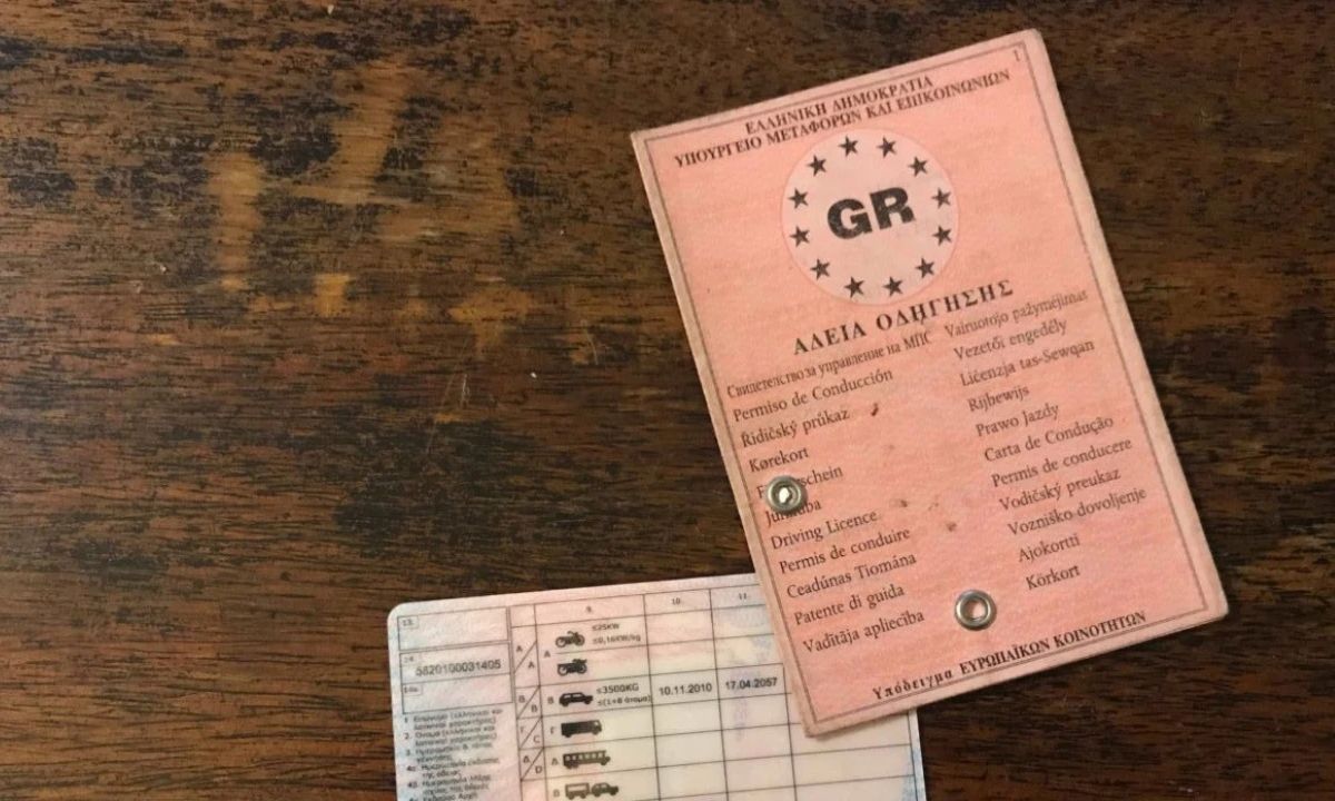 Δίπλωμα οδήγησης: Ποιοι πρέπει να παραδώσουν το παλιό ροζ χάρτινο – Τι ισχύει για την ανανέωση