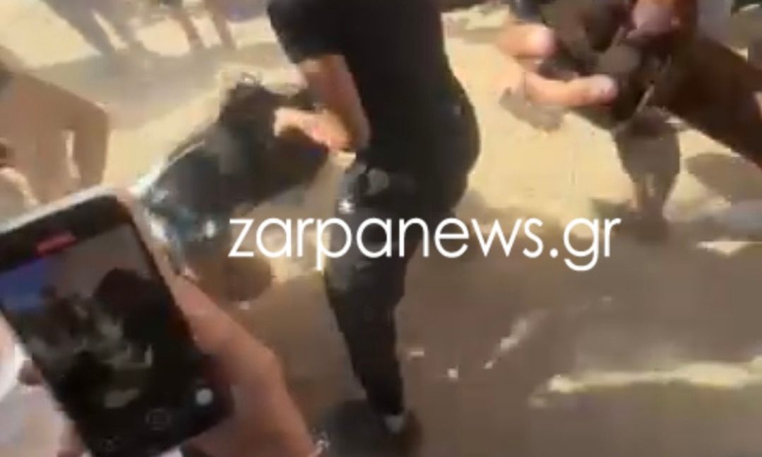 Όλα του αγιασμού δύσκολα: Βρισιές, μπουνιές και κλωτσιές μεταξύ μαθητριών στα Χανιά – Βίντεο