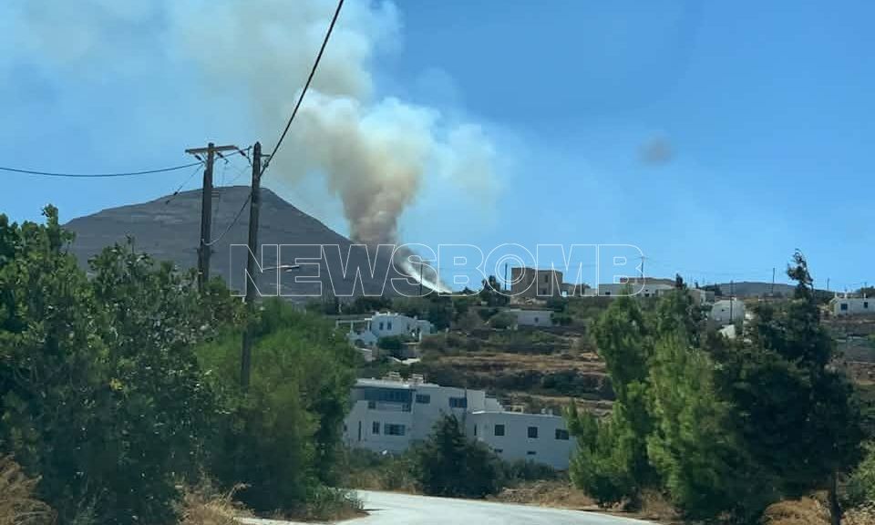 Φωτιά στις Λεύκες Πάρου: Επιχειρούν έξι εναέρια μέσα