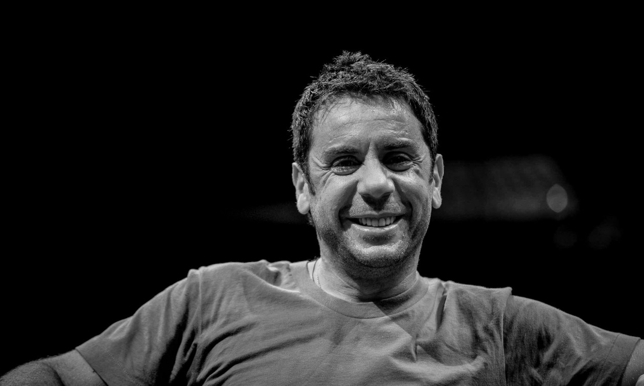 Γιώργος Μαζωνάκης: Το απόγευμα το λαϊκό προσκύνημα στον τραγουδιστή – Στη Νίκαια φίλοι και συγγενείς