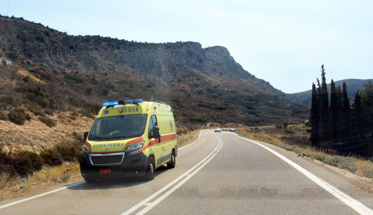 Κορωπί: Χωρίς τις αισθήσεις του ανασύρθηκε άνδρας έπειτα από τροχαίο