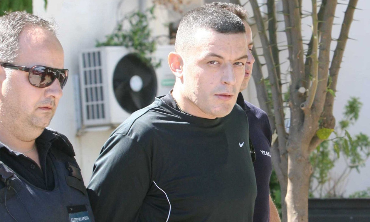 Ο Αλκέτ Ριζάι πίσω από τους αιματηρούς πυροβολισμούς έξω από beach bar στην Ανάβυσσο