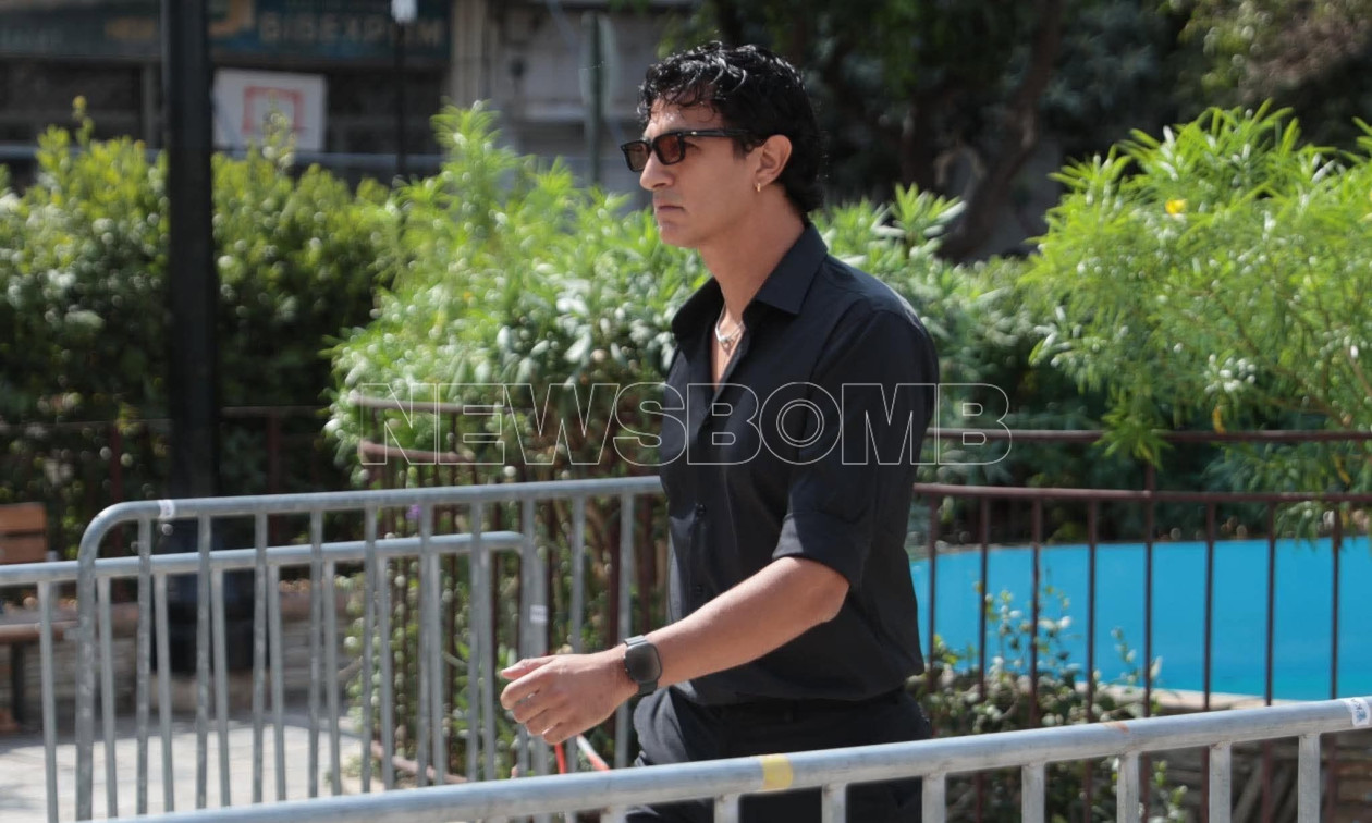 Γιώργος Μαζωνάκης: Φίλοι και συνεργάτες στην κηδεία του – Στην Αγία Τριάδα για το τελευταίο αντίο