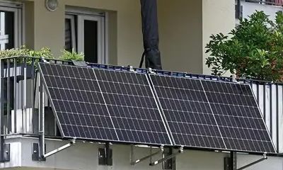 Μίνι φωτοβολταϊκά στο μπαλκόνι: Πώς θα μειωθούν οι λογαριασμοί ρεύματος – Όλες οι προϋποθέσεις
