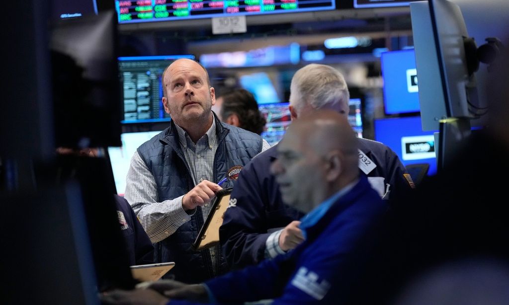 Wall Street: Πτώση στους δείκτες με πιέσεις στην τεχνολογία – Ανησυχίες για πετρέλαιο και επιτόκια