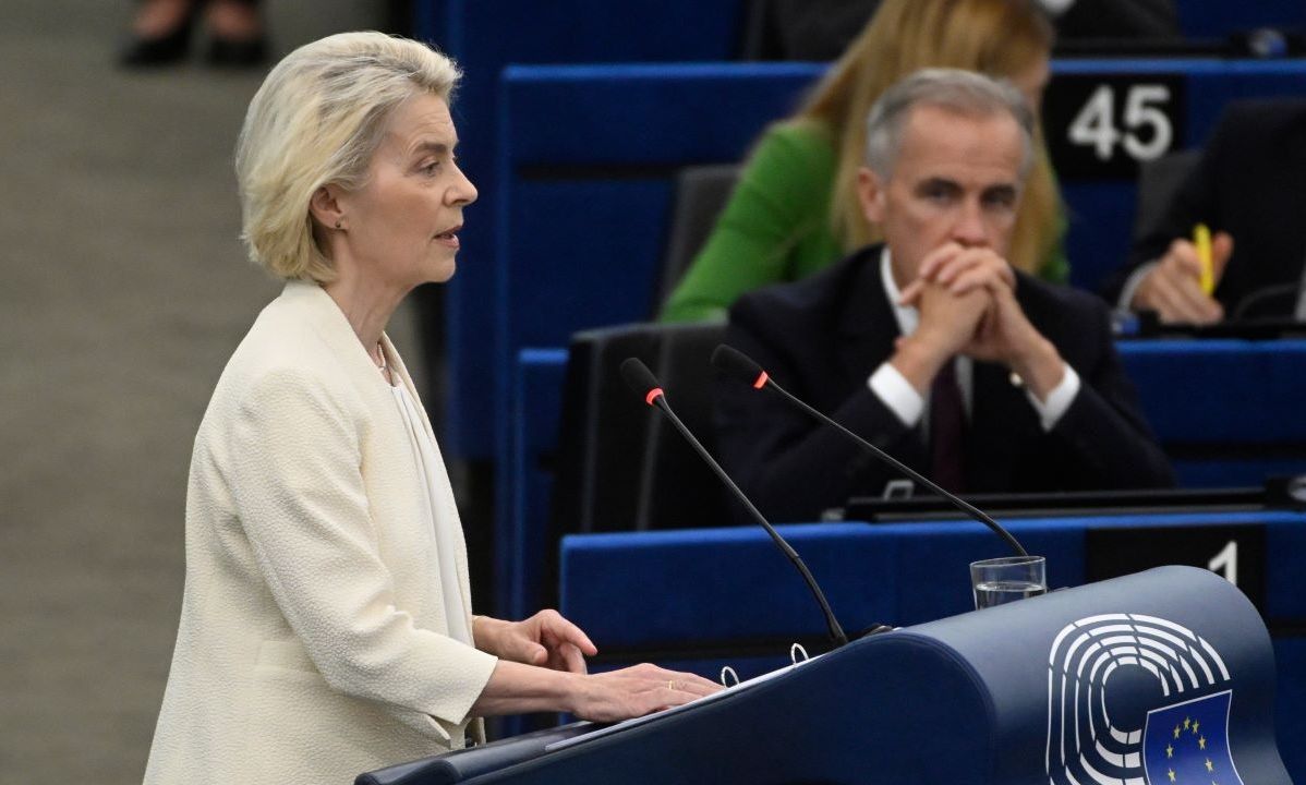 Η Ούρσουλα φον ντερ Λάιεν καλεί τον Καναδά να γίνει το πρώτο συνδεδεμένο μέλος της ΕΕ