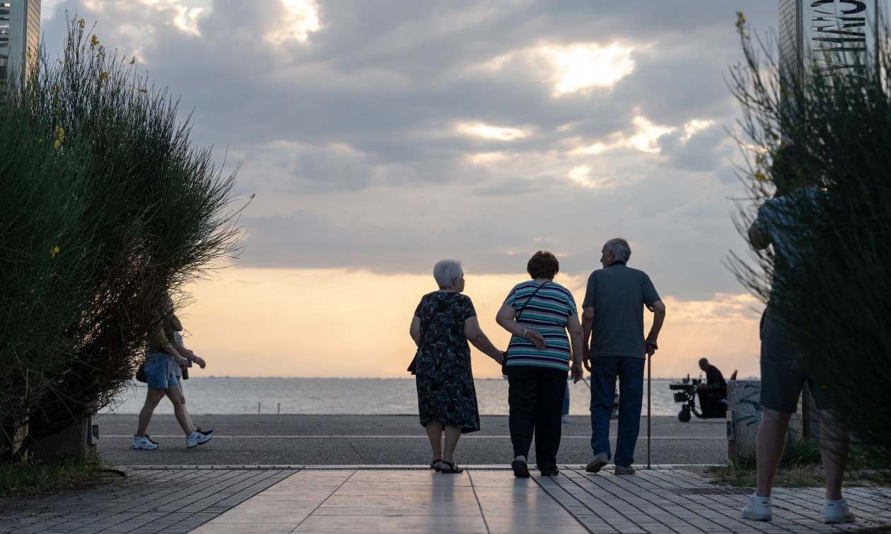 Συνταξιούχοι: Πότε καταβάλλεται το επίδομα των 400 ευρώ – Ποιοι δεν θα το λάβουν