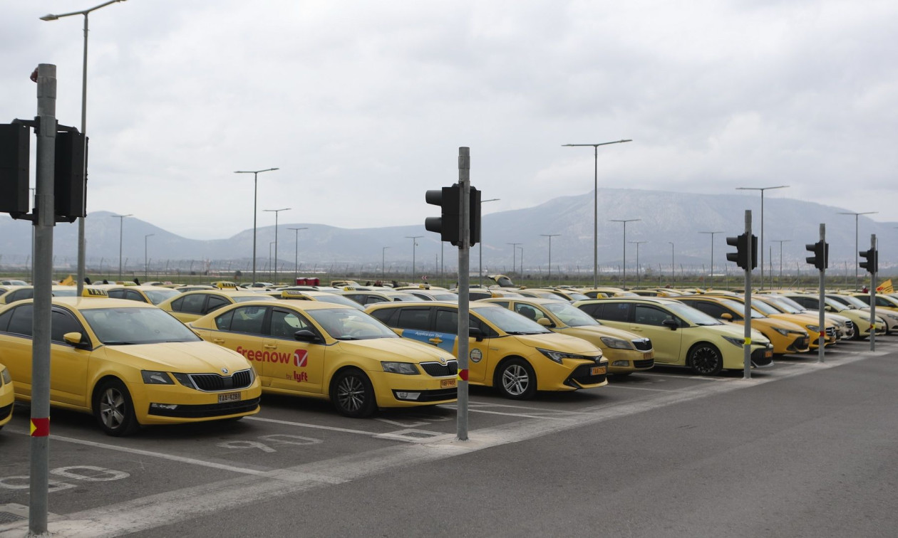 Αυξήσεις στα κόμιστρα των ταξί: Πώς διαμορφώνονται οι τιμές στα αεροδρόμια Αθήνας και Θεσσαλονίκης