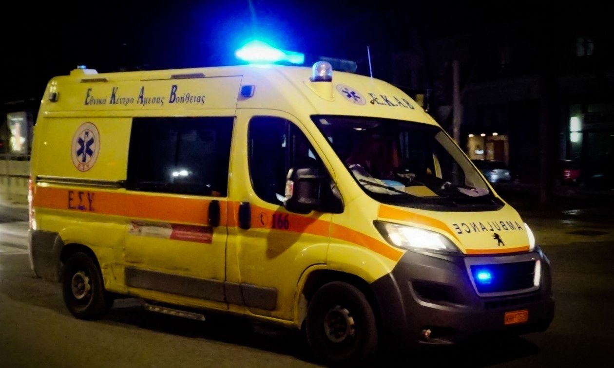 Γλυφάδα: Σοβαρό τροχαίο με πέντε τραυματίες μετά από ανατροπή αυτοκινήτου στην Ποσειδώνος
