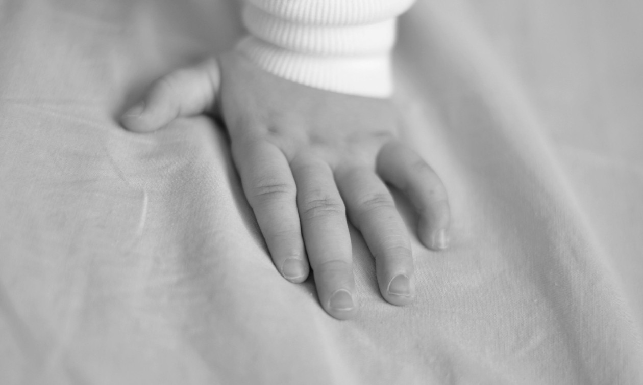 Χανιά: Ελεύθερη η 18χρονη που χτύπησε το 17 ημερών βρέφος – Της απαγορεύτηκε να ξαναδεί το παιδί της
