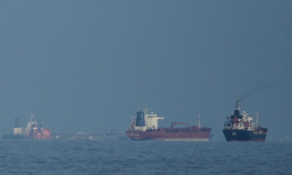 Φρουροί της Επανάστασης: Πλήγμα σε τάνκερ στα Στενά του Ορμούζ – «Επιχείρησε παράνομη διέλευση»