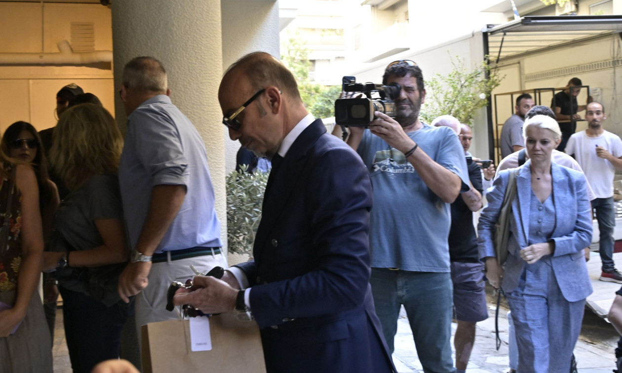 Μαζωνάκης: Τηλέφωνο, επισκεπτήριο και τηλεόραση ζητούν οι δύο γιατροί στον Κορυδαλλό