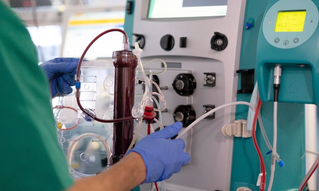Έρευνα και στην Κύπρο για κέντρα πλασμαφαίρεσης – Στο μικροσκόπιο άδειες, γιατροί και εξοπλισμός