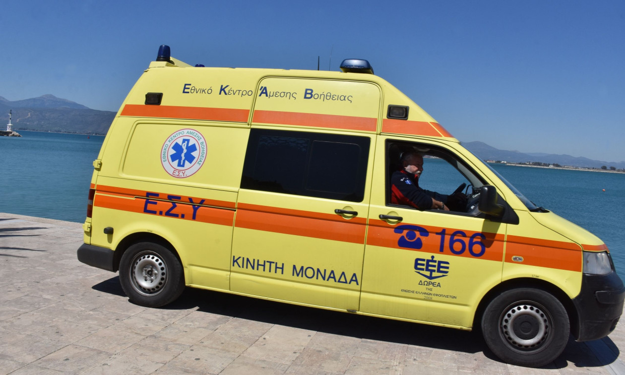 Σύρος: Κύλησε το αυτοκίνητο και τον σφήνωσε ενώ το έπλενε – Τραυματίστηκε σοβαρά 72χρονος