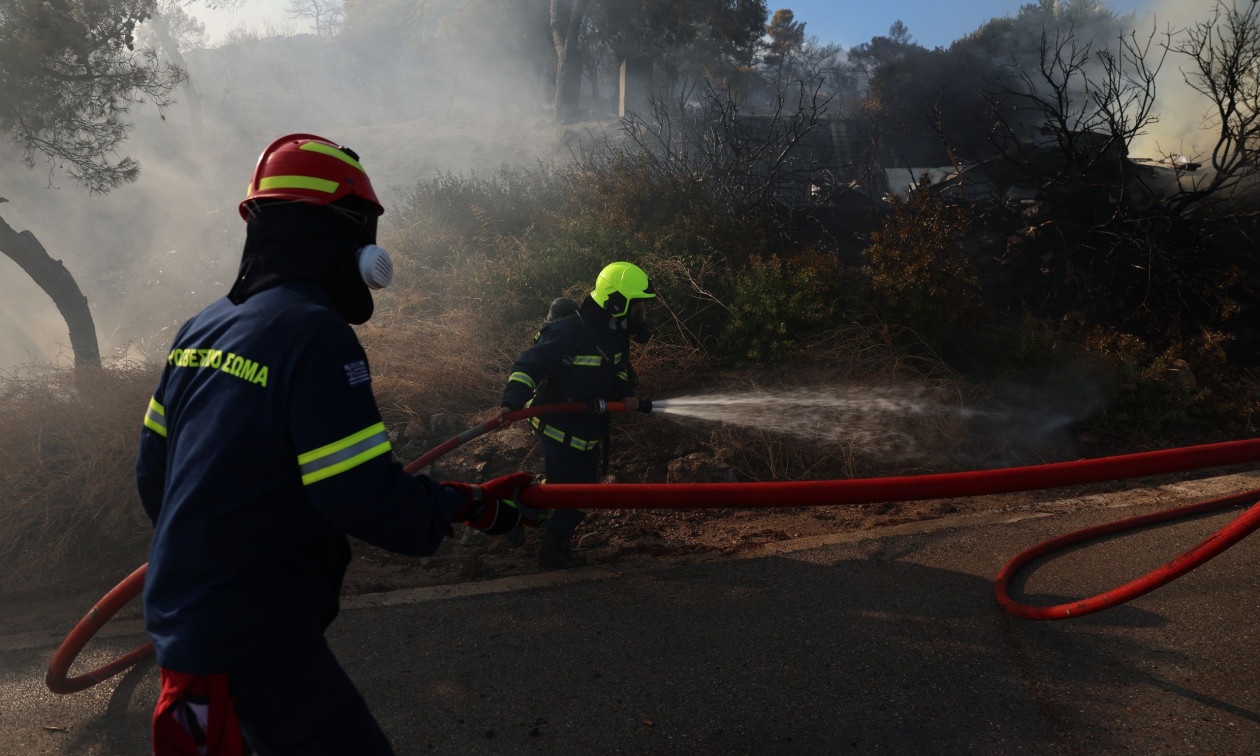 Φωτιά στο Λασίθι: Ήχησε το 112 για εκκένωση – Ενισχύθηκαν οι πυροσβεστικές δυνάμεις
