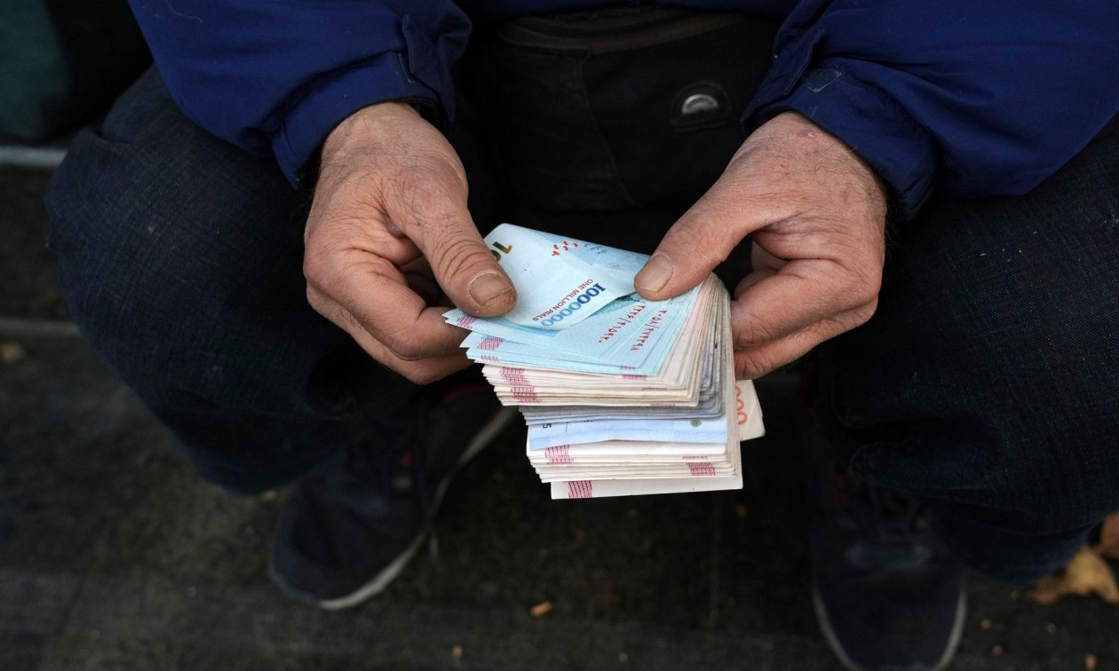 Ο πόλεμος γονατίζει την οικονομία του Ιράν – Πτώση 10,1% στο ΑΕΠ και πληθωρισμός σχεδόν 70%