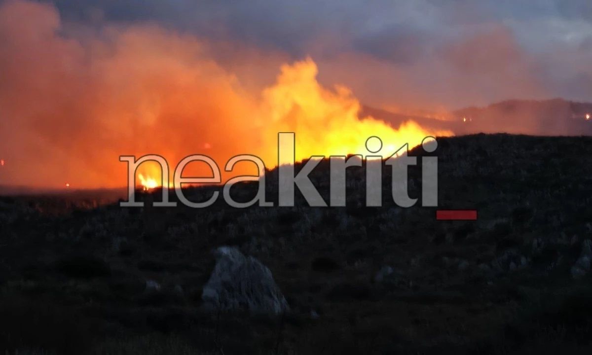 Χωρίς ενεργό μέτωπο η μεγάλη φωτιά στη Σητεία – Μάχη με διάσπαρτες καπνικές εστίες