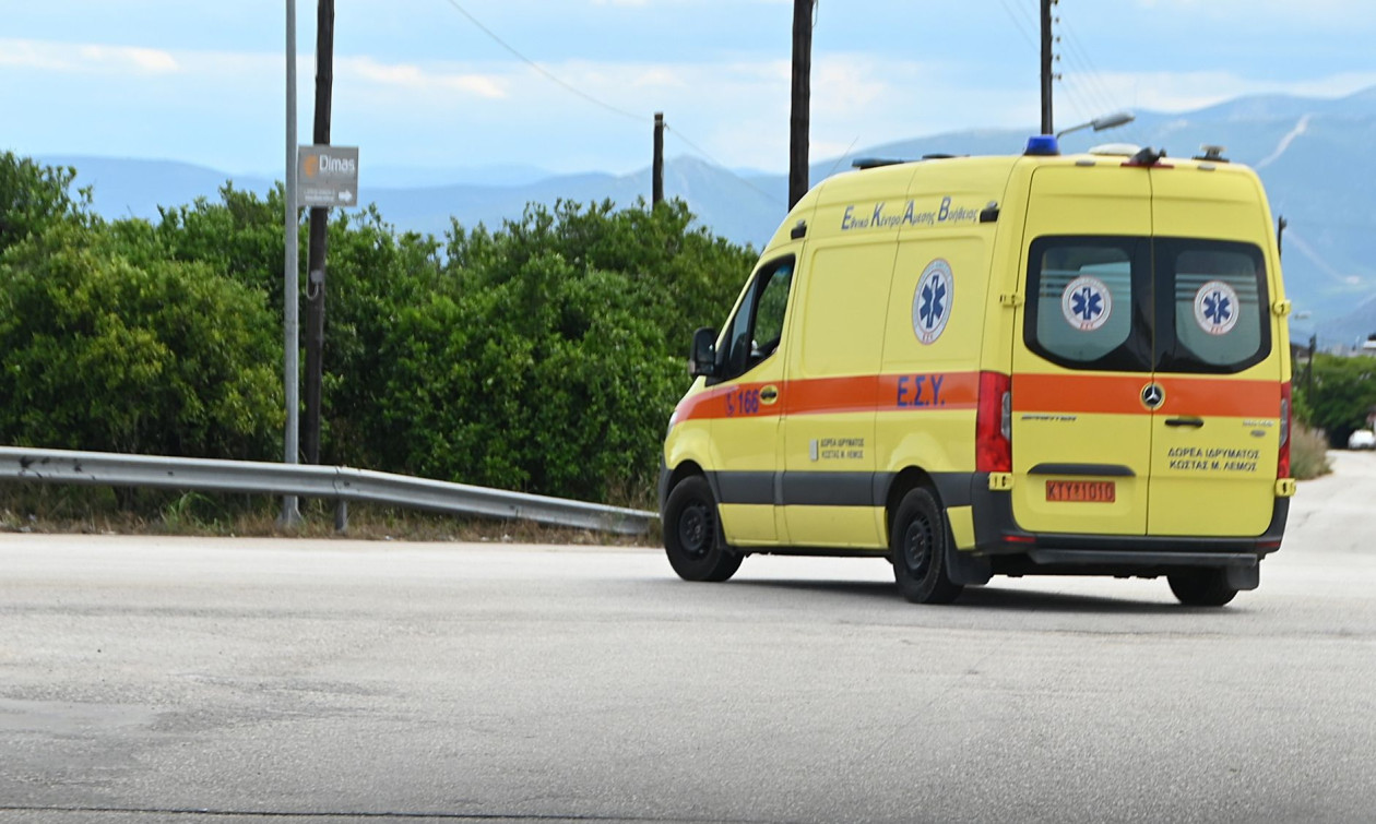 Σύρος: Πέθανε ο 72χρονος που εγκλωβίστηκε κάτω από το αυτοκίνητό του ενώ το έπλενε