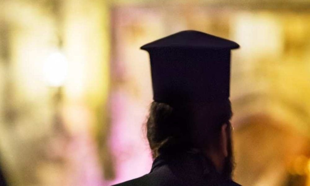 Μενίδι: Άνδρας εισέβαλε μεθυσμένος και γυμνός σε εκκλησία -Χτύπησε τον επίτροπο, λιποθύμησε γυναίκα!