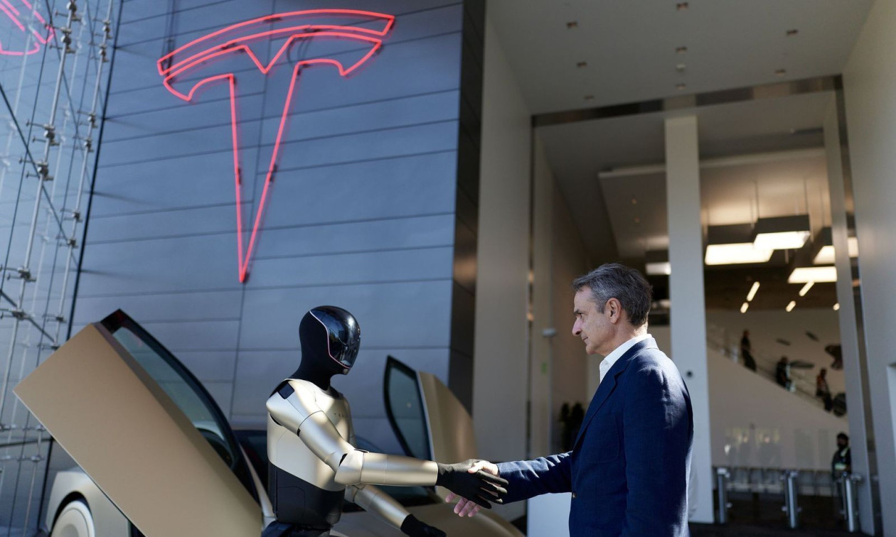 Ο Κυριάκος Μητσοτάκης στο εργοστάσιο της Tesla – Η ξενάγηση και η ενημέρωησ για το πρόγρμαμα Optimus