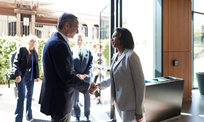 1765312-58eb9904-mitsotakis-hoover-222.jpg