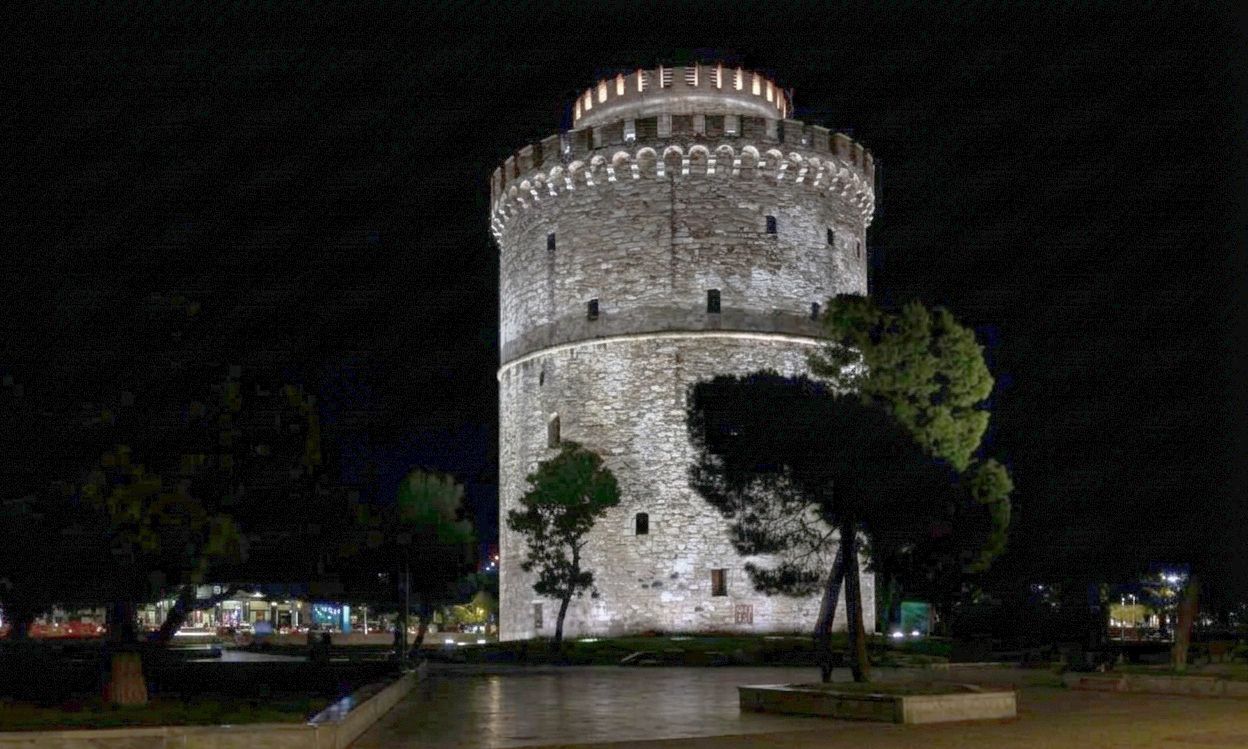 Ο Λευκός Πύργος φωτίζει την ιστορική ταυτότητα της Θεσσαλονίκης